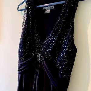 Gorgeous Black party dress. Halter Neck. Sequins. Medium length.